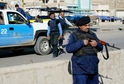 عناصر من الشرطة العراقيّة في أحد شوارع كركوك الشهر الماضي (خليل العني ـ إي بي أي)