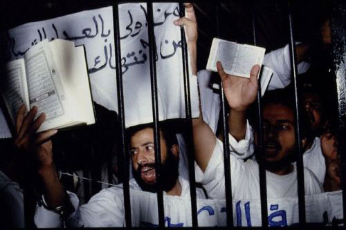 معتقلون إسلاميون خلال محاكمتهم في القاهرة (أرشيف)