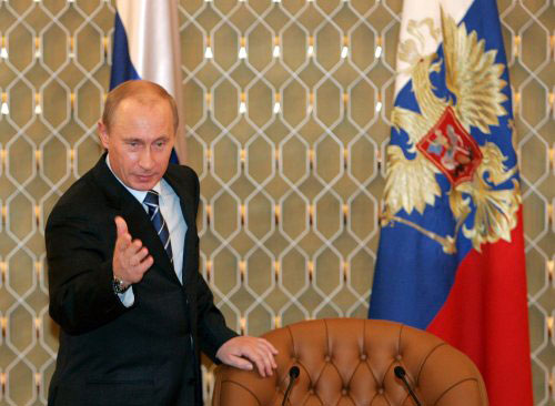 بوتين عام 2008: رئيس حكومة ميدفيديف؟ (ديميتري أستاخوف - إي بي أي)