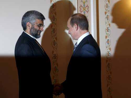 الرئيس الروسي فلاديمير بوتين والمفاوض النووي الإيراني سعيد جليلي في موسكو الشهر الماضي (ألكسندر زمليانيتشنكو ـ إي بي أي)