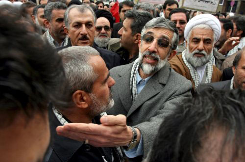 وفد برلماني إيراني يشارك في تظاهرة لفكّ الحصار عن قطاع غزّة في طهران أمس (عابدين طاهر كناريه ـ إي بي أي)