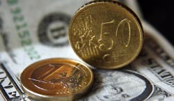 اليورو يساوي 1.53 دولاراً حسب آخر أسعار الصرف العالميّة (جويل ساجيت ـ أ ف ب)