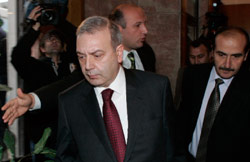 نائب رئيس المحكمة الدستوريّة عثمان باكسوت في أنقرة (أوميت بكتاش ـــ رويترز)
