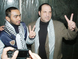 خالد الصاوي وتامر حسني خلال التظاهرة