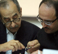 الإعلاميان غسان بن جدو وحمدي قنديل في ورشة العمل (مروان بوحيدر)