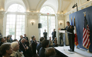 ساركوزي خلال حديثه أمام اللجنة الفرنسية الأميركية في واشنطن أمس (أ ب)