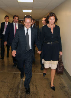 ساركوزي وزوجته لدى زيارتهما مقر الكونغرس الأميركي الثلاثاء الماضي (أ ب)