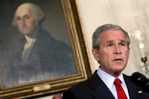 بوش خلال المؤتمر الصحافي في البيت الأبيض أمس (ماندل نغان - أ ف ب)
