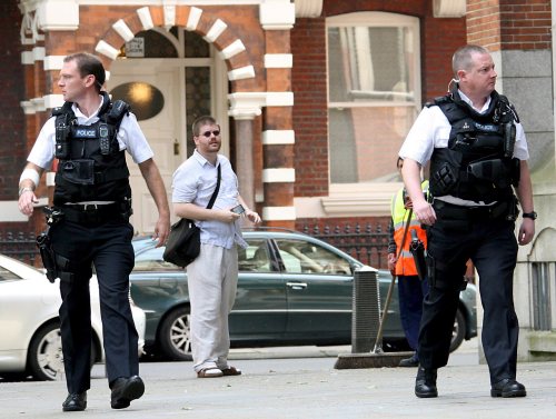 تعزيزات  أمنية في وسط لندن أمس (أندي راين - إي بي آي)