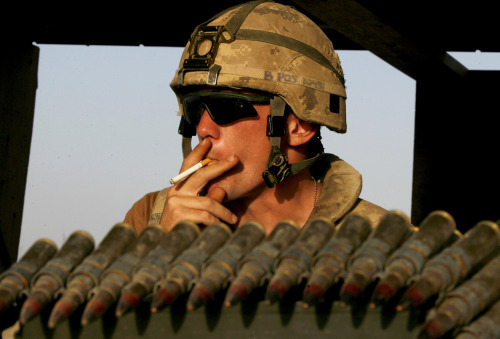 جندي كندي في قندهار جنوب أفغانستان أمس (فينبار أوريللي - رويترز)