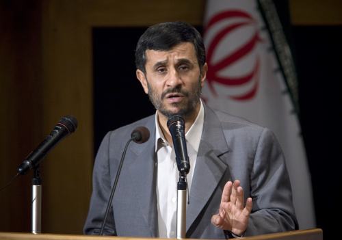 نجاد يفتتح مؤتمر دول عدم الانحياز في طهران امس (مرتضى نيكوبازي - رويترز)
