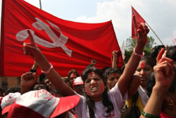 ماويّو نيبال يحتفلون بفوزهم في كاتمندو أمس (بيدرو أوغارتي ـ أ ف ب)