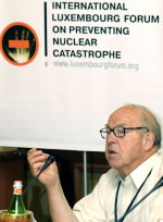 هانز بليكس يحاضر في ندوة عن خطر الإرهاب النووي في لوكسمبورغ الأسبوع الماضي (ب. بنتالوني ـــ أ ب)
