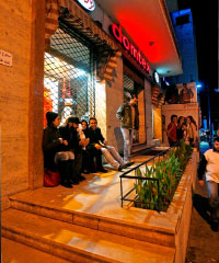 درج الدومتكس آخر محطة في ليل الحمرا (مروان طحطح)