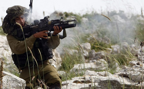 جندي اسرائيلي خلال مواجهات في الضفة هذا الشهر (جعفر اشتيه - أ ف ب)
