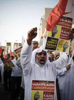 متظاهرون بحرينيون غربي المنامة قبل أيام (أ ف ب) 