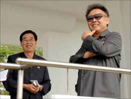 الزعيم الكوري الشمالي كيم يونغ إيل في صورة من الأرشيف (أ ب)