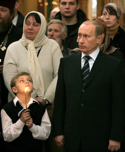 بوتين يشارك في احتفال ديني في موسكو (ماكسيم مرمور ـــ رويترز)