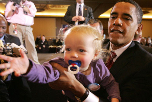 المرشّح الديموقراطي باراك أوباما خلال جولة انتخابيّة له في ولاية أيوا أمس (سول لوب - أ ف ب)