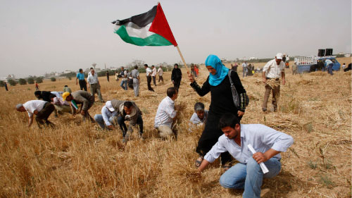 فلسطينيون يتظاهرون في خان يونس ضد حصار قطاع غزة (حاتم موسى ــ أ ب)