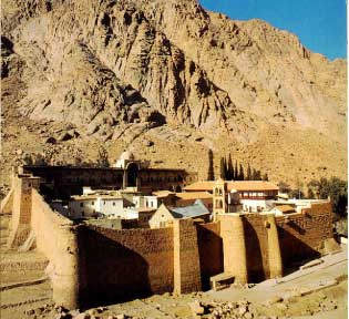 صحراء سيناء استباح آثارها ديان وجنوده