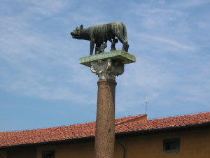 تمثال لذئبة روما