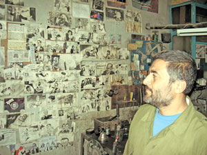 عبدو امام جدار الكاريكاتور في محلّه