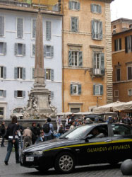 الشرطة الاقتصادية في أحد شوارع روما (الأخبار)