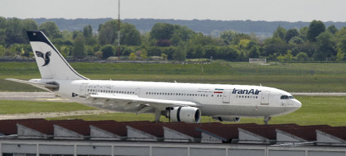 طائرة ايرانية في مطار باريس في ايار الماضي (توماس كوكس ــ أ ف ب)