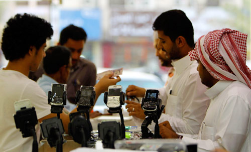 داخل مركز للتسوق في الرياض (فهد شديد ــ رويترز)