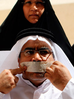 في تظاهرات ضدّ قمع الحريات في المنامة في آذار من العام الماضي (حسن جمالي ــ أ ب)