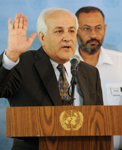 المندوب الفلسطيني لدى الأمم المتحدة رياض منصور في نيويورك أمس (ستان هوندا ـ أ ف ب)