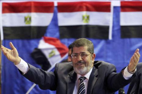 مرسي: أنا مع ترك الختان للتفاهم بين الأم وابنتها (محمد عبد الغني ــ رويترز)