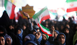 من احتفالات الايرانيين بذكرى الثورة في طهران أمس (عطا كناري ــ أ ف ب)