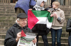 بلجيكي يساري يشارك في اعتصام فلسطين في بروكسل يوم الجمعة الماضية (الأخبار)