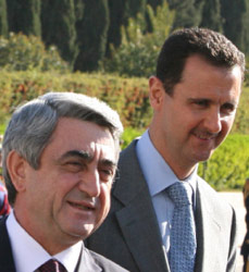ساركيسيان والأسد في دمشق أول من أمس (خالد الحريري ــ رويترز)