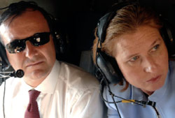 فراتيني وليفني في جولة جويّة فوق الأراضي المحتلّة الشهر الماضي (رويترز)