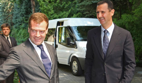 ميدفيديف يرحّب بالأسد في القصر الرئاسي الصيفي في سوتشي أمس (رويترز)