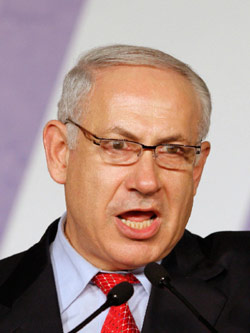نتنياهو يخطب أمام أنصاره في مقر حزبه في تل أبيب الثلاثاء الماضي (برنات أرمانغ ـــ أ ب)