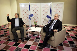 نتنياهو وباراك خلال إجتماع في تل أبيب الأسبوع الماضي (ديفيد فرست - أ ف ب)