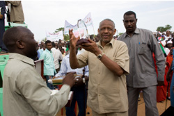 مساعد الرئيس السوداني أكد قدرة البلاد على تجاوز الأزمة 
