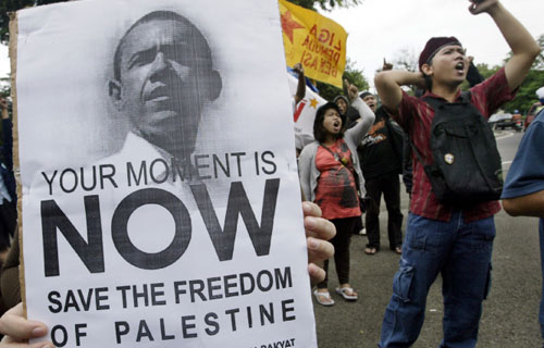 طلاب إندونيسيون يطالبون أوباما بإنقاذ غزة قبل يومين في جاكارتا (تاتان سيوفلانا ـــ أ ب)