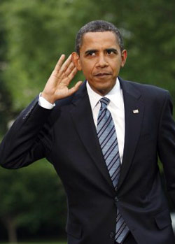 أوباما في حديقة البيت الأبيض قبيل توجهه إلى الشرق الأوسط (كيفين لامارك - رويترز)