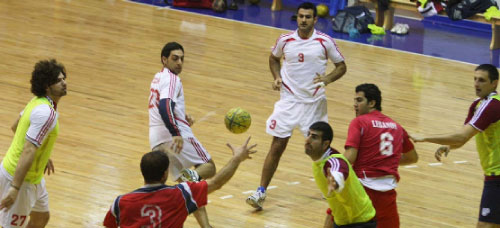لاعبو منتخب لبنان خلال التمرين أمس (عدنان حاج علي)