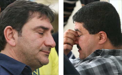 لقطة حزن لرئيس لجنة الكرة في هومنتمن سركيس وارجبديان (اليمين) ورئيس هومنمن ميساك نجاريان (بلال الجاويش)