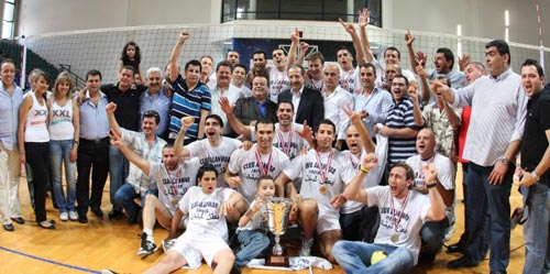 تتويج فريق الأنوار الجديدة بطلاً للبنان في الكرة الطائرة (بروفوتو)