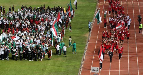 الفريق اللبناني لدى دخوله أرض الملعب (عدنان الحاج علي)