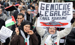 جانب من التظاهرات الفرنسيّة المتضامنة مع أهل غزة في باريس (غونزالو فوينتس ـــ رويترز)