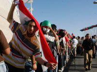 الجمهور العراقي ينتظر حلاً للأزمة (أرشيف)