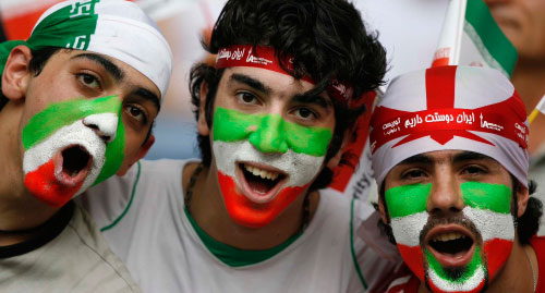 جمهور إيراني يتابع مباريات منتخبه خلال نهائيات أمم آسيا 2007 (أرشيف)